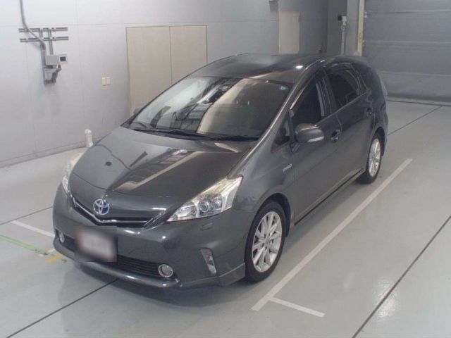 30174 Toyota Prius alpha ZVW41W 2012 г. (CAA Chubu)